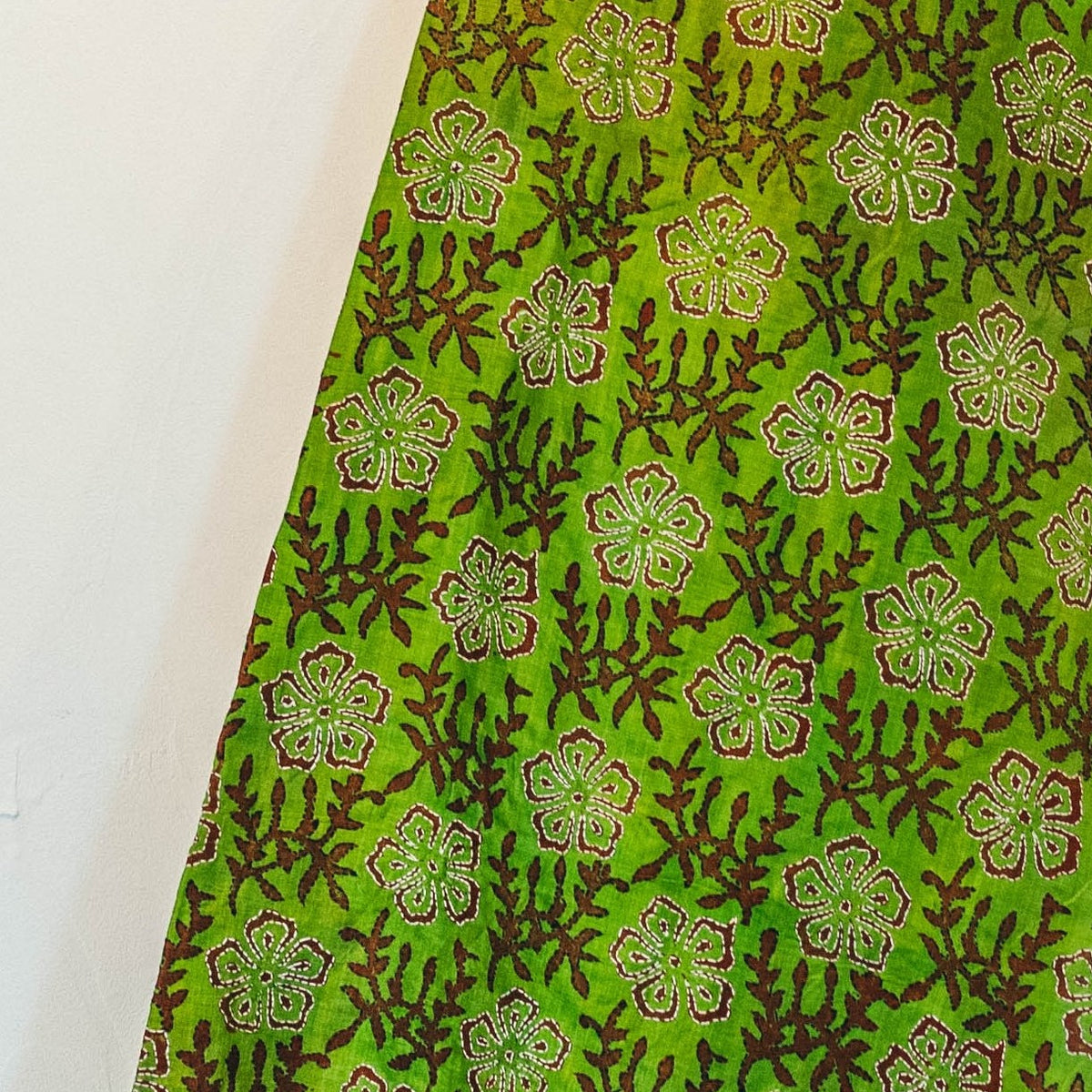 ワンダフルワールド綿ローンピンクストール115✕115（未使用に近い、保管品） ワンダフルワールド綿ローンピンクストール115✕115（未使用に近い