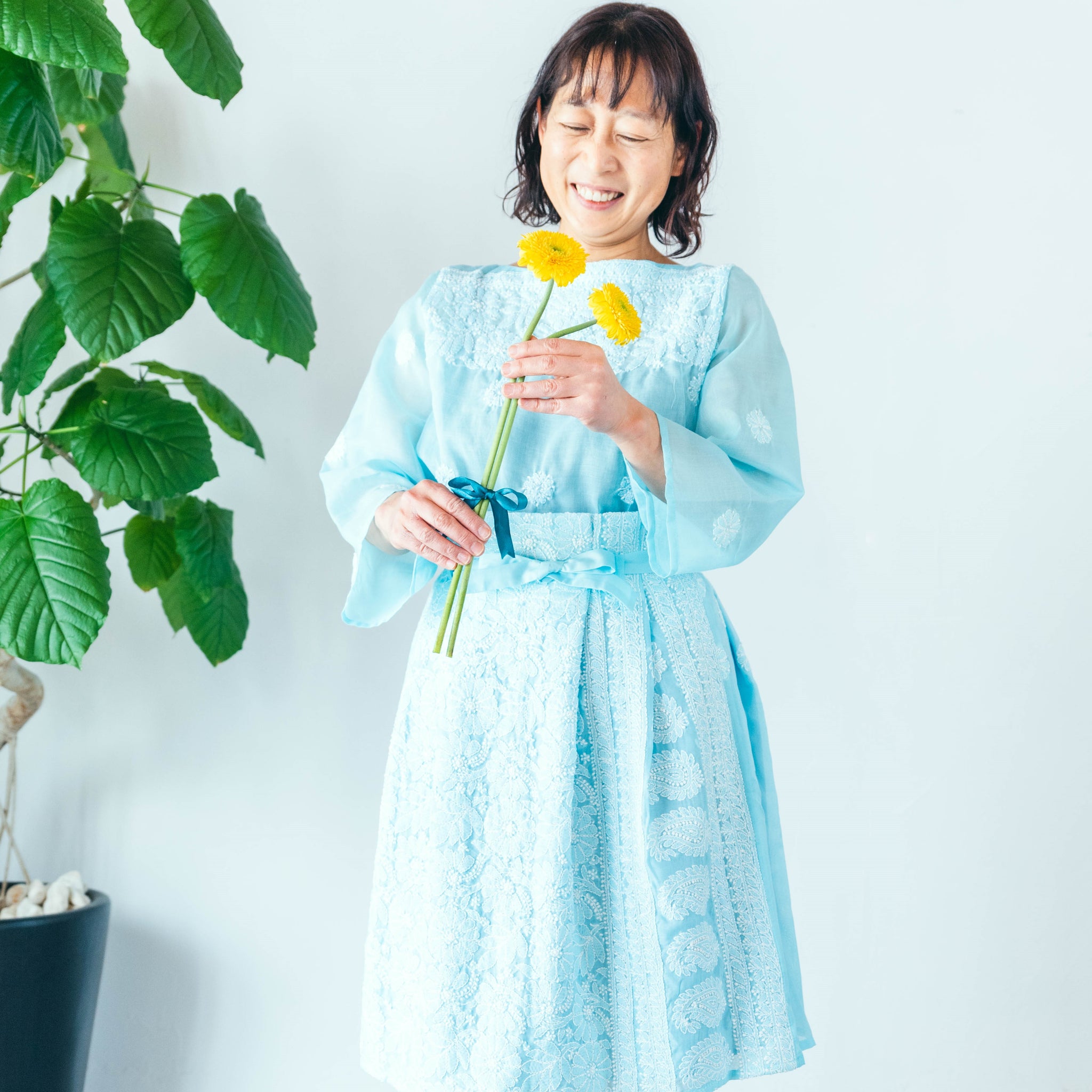 リーフ柄のスカートがオシャレなウエストリボンの半袖 ドレス リーフ柄のスカートがオシャレなウエストリボンの半袖 ドレス