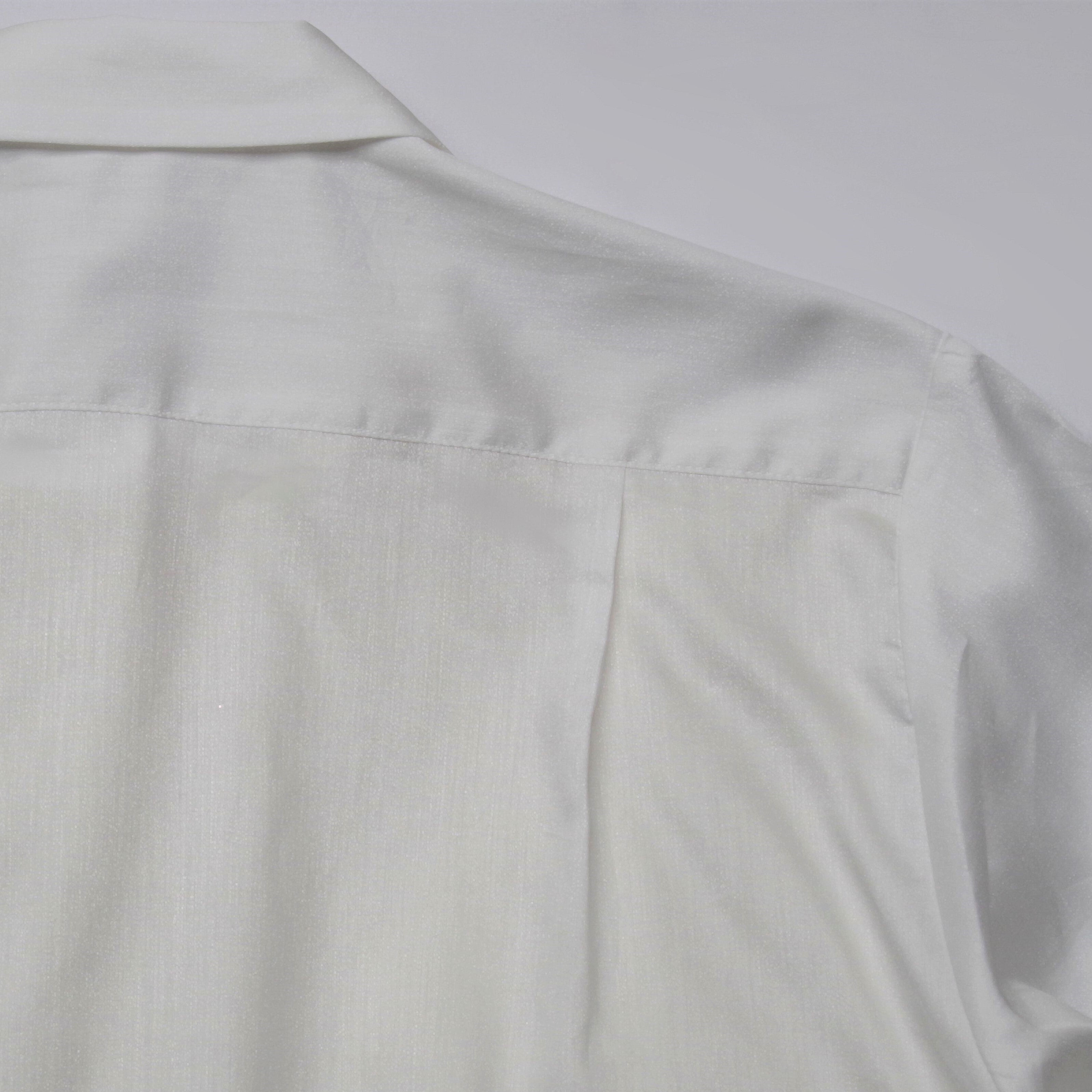「ずっと頼れる、とっておきの一着」フロント刺繍シャツ ホワイト